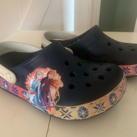 Frozen II Crocs - Picture 3 of 5